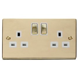 Click VPBR536WH Deco Polished Brass Square Edge Ingot 2 Gang 13A 2 Pole Switched Socket - White Insert image