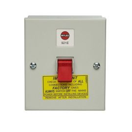 Wylex 921E 32A 3-Pole Switched Neutral Enclosed Isolator Switch